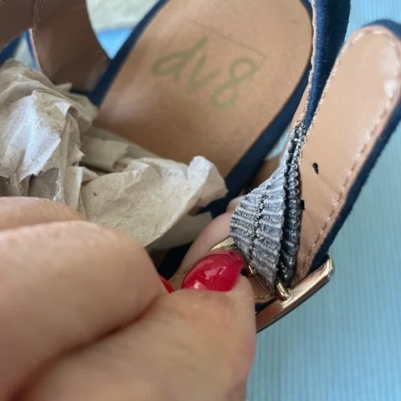 Chic Navy Blue Dolce Vita Wedge Sandals in size 8 - Picture 5 of 8